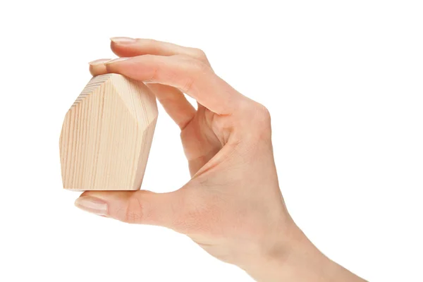 人間の手の保有物の木製のブロック — ストック写真