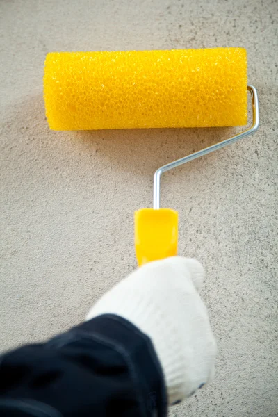 Working with paint roller — Stock Photo, Image