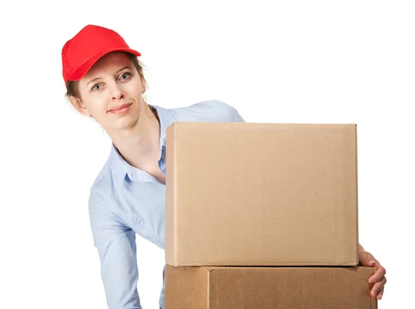 女性運ぶ大きな箱の笑みを浮かべてください。 — ストック写真