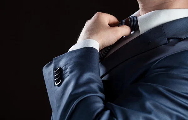 Businessman adjusting his tie — Stock Photo, Image