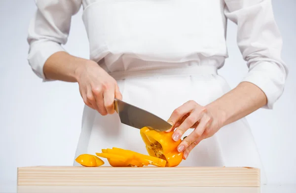 Koken snijden verse zoete peper — Stockfoto