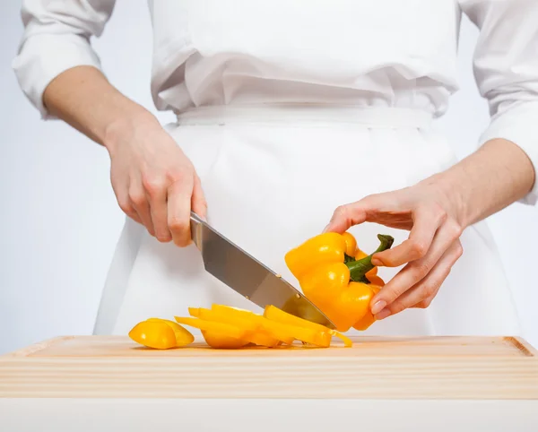 Cook cutting fresh sweet pepper — Stock Photo, Image