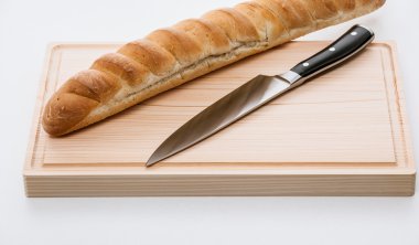 Tahtada ekmek ve bıçak