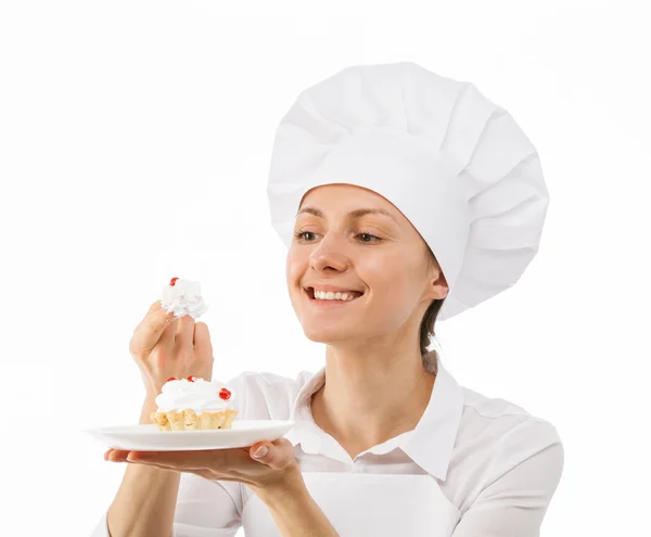 Gyönyörű nő főszakács ízű torta — Stock Fotó