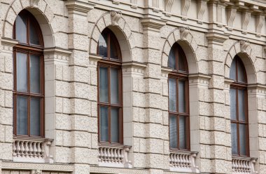 Bir binanın ön cephesi