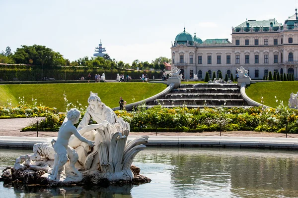Belvedere Palace and gardens — Stock Photo, Image