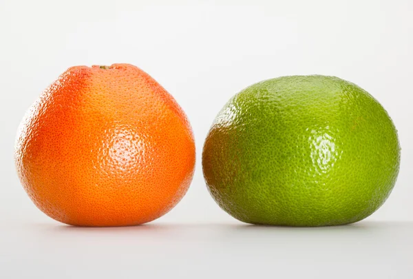 Toranjas laranja e verde — Fotografia de Stock