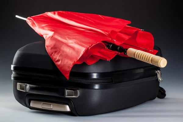 Valises et parapluie rouge — Photo