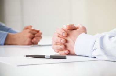 Toplantı sırasında iş elleriyle