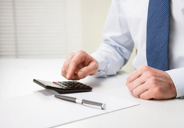 Hand of businessman using a calculator — Stock Photo, Image
