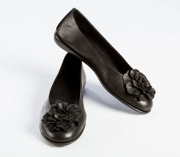 Paar schwarze flache Schuhe — Stockfoto
