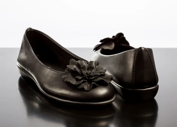 Siyah düz ayakkabı — Stok fotoğraf