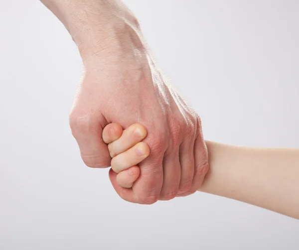 Pai segurando a mão da criança — Fotografia de Stock