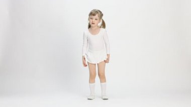 aktif küçük kız dans