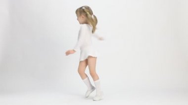 aktif küçük kız dans