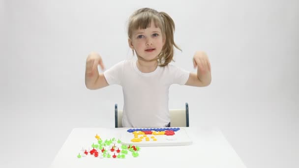 Pretty little girl playing with mosaic — Stock Video