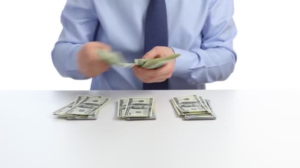 Hombre de negocios contando billetes de dólar — Vídeos de Stock
