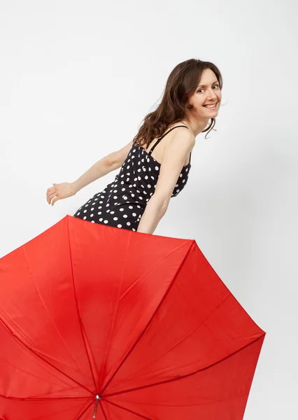 Adorável jovem mulher em vestido com guarda-chuva aberto — Fotografia de Stock