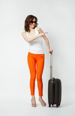 çanta turuncu pantolonlu oynak genç kadın