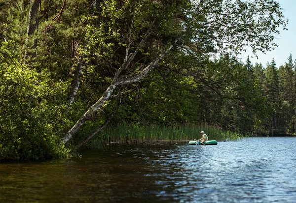 Man in a boat on a river — Stock Photo, Image