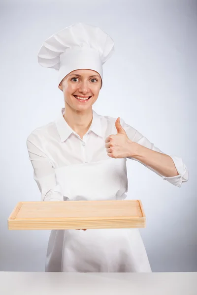 Mujer chef cocinero mostrando trompeta — Foto de Stock