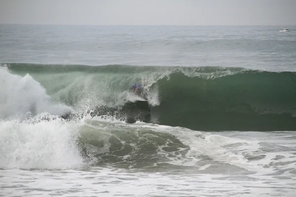 Kai Otton tube riding a wave — ストック写真