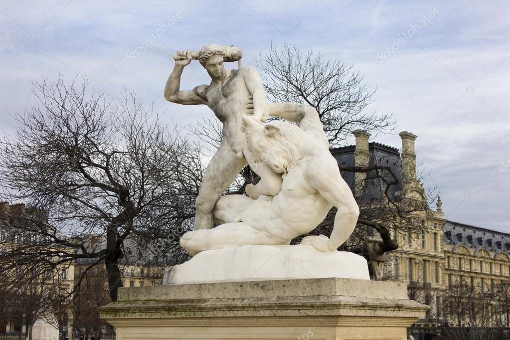 Sculptures in Tuileries Garden in Paris, France. — Stock Photo