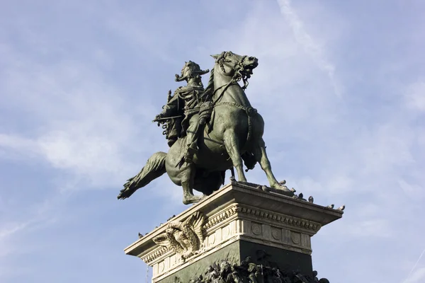 Vittorio emanuele socha v Miláně — Stock fotografie