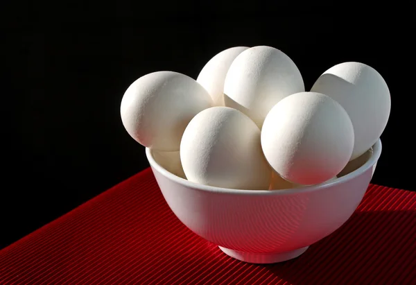 Ovos em uma tigela — Fotografia de Stock