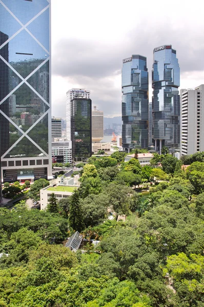 Hong Kong Park e os arranha-céus circundantes, Distrito Central — Fotografia de Stock