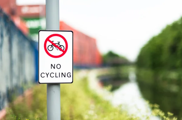 No cycling sign next to canal path — Stock Photo, Image