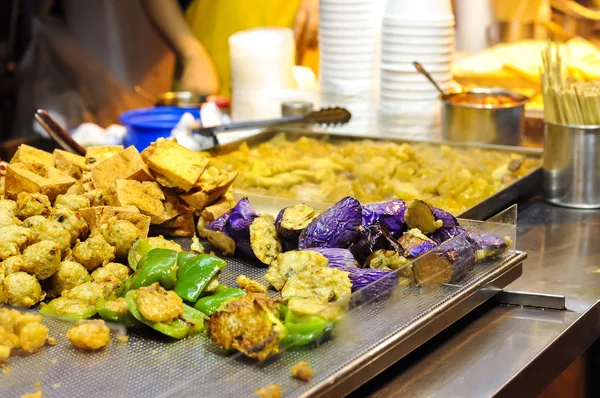 Fried vegetables at Hong Kong street food stall — Stock Photo, Image