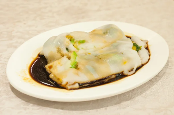 Rice noodles rolls served at a Hong Kong dim sum restaurant — Stock Photo, Image