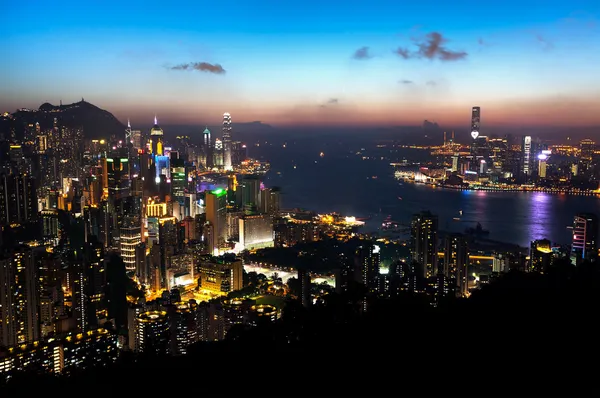Blick auf die Hongkong-Insel und den Victoria-Hafen bei Sonnenuntergang — Stockfoto