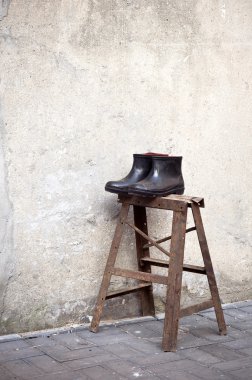 eski şehir, suzhou içinde Çin bir çift lastik çizmeler
