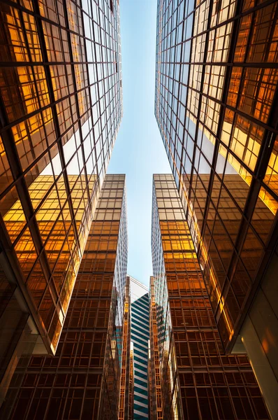 Cam ticari gökdelenler perspektif, hong kong — Stok fotoğraf