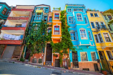 BALAT. Eski şehir Balat 'ta renkli evler. Fatih, İstanbul, Türkiye.