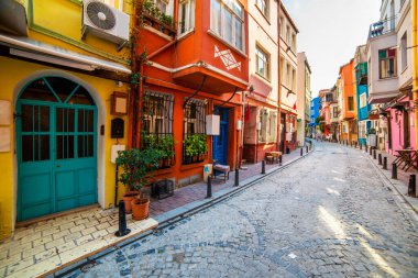 BALAT. Eski şehir Balat 'ta renkli evler. Fatih, İstanbul, Türkiye.