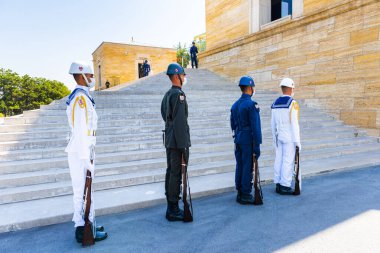 ANKARA, TURKEY - 3 Eylül 2020: Anitkabir 'de Nöbetçileri Değiştirmek İçin Yürüyen Türk Askerleri. Anitkabir, Mustafa Kemal Atatürk 'ün mozolesidir. Ankara, Türkiye.
