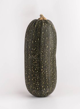 Beyaz arka planda yeşil balkabağı. Organik balkabağı izole edildi.