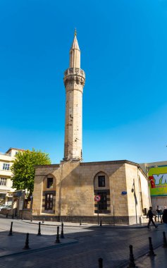 GAZIANTEP, TURKEY - 24 Ekim 2021: Gaziantep şehir merkezindeki Karagoz Camii. Tarihi cami.