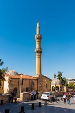 GAZIANTEP, TURKEY - 24 Ekim 2021: Gaziantep şehir merkezindeki Sirvani Camii. Tarihi cami.