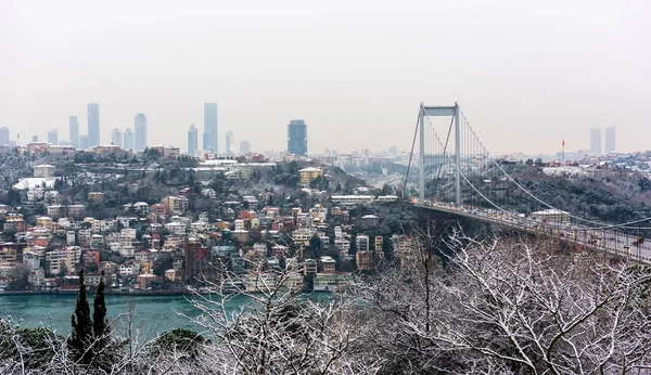 Día Nevado Estambul Turquía Vista Del Puente Fatih Sultan Mehmet — Foto de Stock