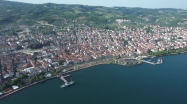 Karamursel, Kocaeli, Türkiye. Karamursel, Kocaeli ilinin bir ilçesidir. İnsansız hava aracı ile hava görüntüsü.