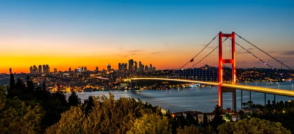 Стамбул Турция Панорамный Вид Стамбул Босфор Закате Стамбульский Босфорский Мост — стоковое фото