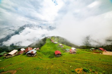 Kackar Dağları ile POKUT Plateau görünümü. Bu plato, Rize 'nin Camlihemsin ilçesinde yer almaktadır. Kackar Dağları bölgesi. Rize, Türkiye.