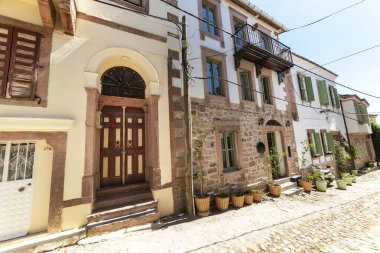 CUNDA Adaları (Alibey Adası). Cunda 'nın tarihi, eski Yunan tarzı renkli evleri. Ayvalik, Balikesir, Türkiye.