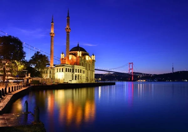 Istanbul Turkey Ortakoy Mosque Bosphorus Bridge Martyrs Bridge Sunview — 스톡 사진
