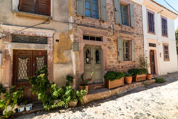 CUNDA Adaları (Alibey Adası). Cunda 'nın tarihi, eski Yunan tarzı renkli evleri. Ayvalik, Balikesir, Türkiye.