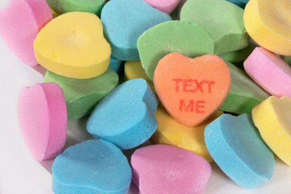 Valentine Candy Hearts "Texto me " Fotografias De Stock Royalty-Free
